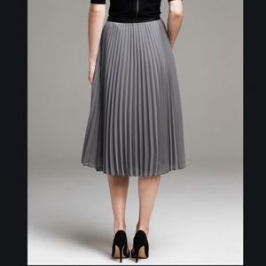 Banana Republic Midi Gray Pleated Skirt Size 2